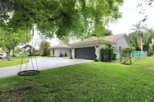 10859 NW 14th St, Coral Springs, FL 33071 - Photo 2
