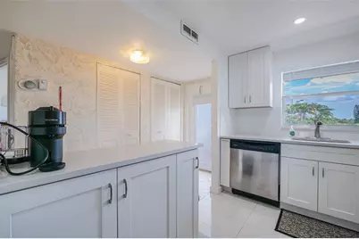 9400  Sunrise Lakes Blvd, Unit #304, Sunrise, FL 33322 - Photo 8