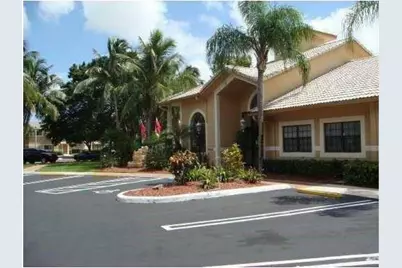 301 W Palm Way, Unit #107, Pembroke Pines, FL 33025 - Photo 32