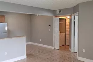 301 W Palm Way Unit, Pembroke Pines, FL 33025 - Photo 2