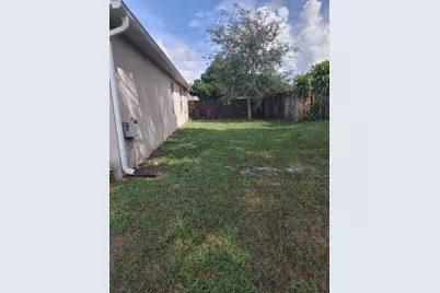 313 NE Glentry Ave, Port Saint Lucie, FL 34983 - Photo 18