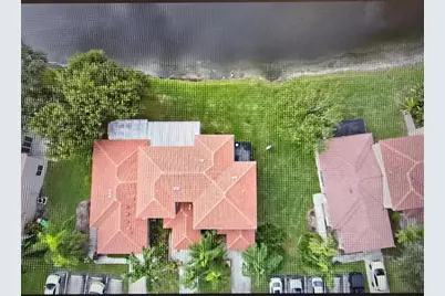 1741 SW 109th Ter, Davie, FL 33324 - Photo 10