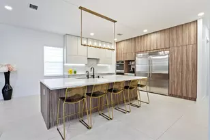 2001 Meadows Dr, Davie, FL 33324 - Photo 6