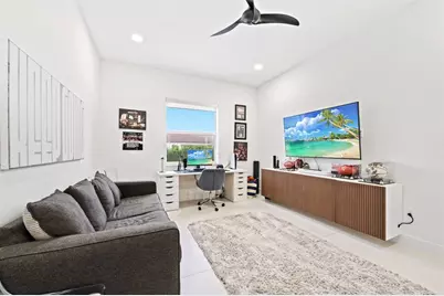 2001  Meadows Dr, Davie, FL 33324 - Photo 30