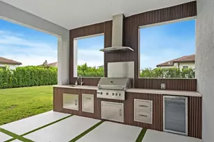 2001 Meadows Dr, Davie, FL 33324 - Photo 2