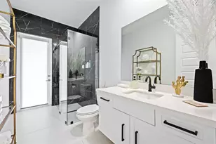 2001 Meadows Dr, Davie, FL 33324 - Photo 24