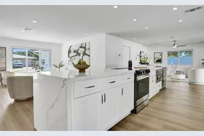 699 NE 70th St, Boca Raton, FL 33487 - Photo 16