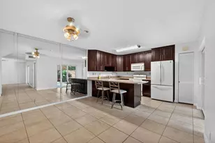 9110 SW 22nd Ct, Davie, FL 33324 - Photo 12