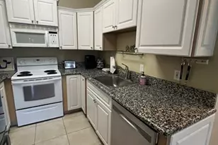 1948 NE 2nd St, Deerfield Beach, FL 33441 - Photo 12