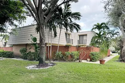 1700  Embassy Dr, Unit #504, West Palm Beach, FL 33401 - Photo 1