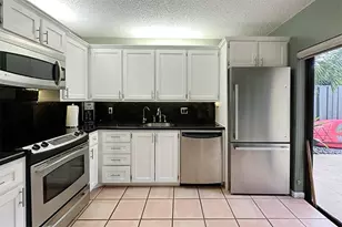 1700 Embassy Dr Unit, West Palm Beach, FL 33401 - Photo 8