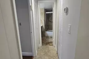 4121 Stirling Rd, Davie, FL 33314 - Photo 18