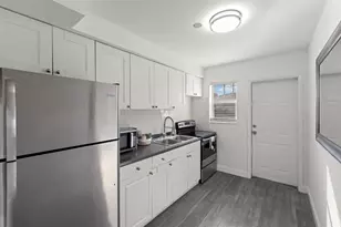413-415 SE 23rd St, Fort Lauderdale, FL 33316 - Photo 8