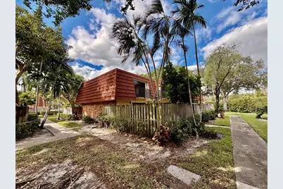 736 NW 98th Cir, Plantation, FL 33324 - Photo 2