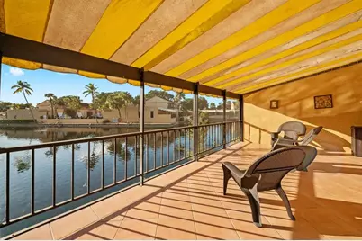 15442  Kippford Ct, Miami Lakes, FL 33014 - Photo 2