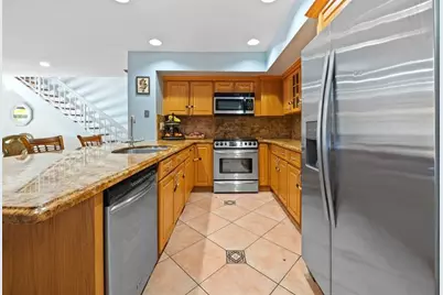 15442  Kippford Ct, Miami Lakes, FL 33014 - Photo 4