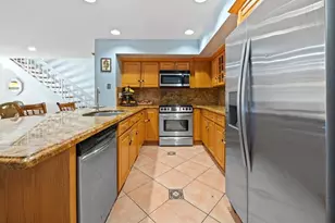 15442 Kippford Ct, Miami Lakes, FL 33014 - Photo 4