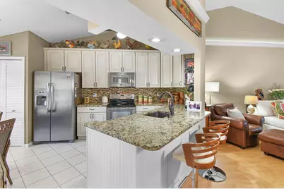 6040 SE Martinique Dr, Unit #201, Stuart, FL 34997 - Photo 4