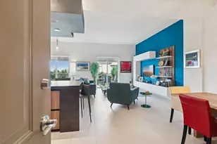 2633 NE 14th Ave, Wilton Manors, FL 33305 - Photo 2