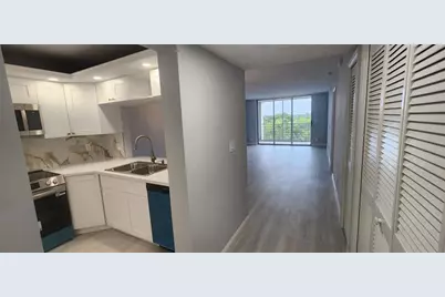 3503  Oaks Way, Unit #513, Pompano Beach, FL 33069 - Photo 2