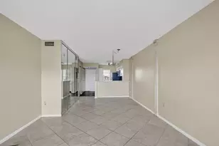 2236 N Cypress Bend Dr, Pompano Beach, FL 33069 - Photo 10