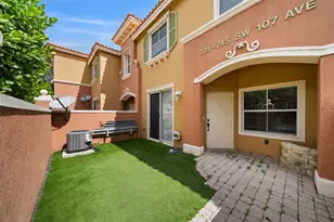 717 SW 107th Ave, Pembroke Pines, FL 33025 - Photo 2