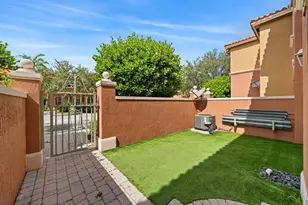 717 SW 107th Ave, Pembroke Pines, FL 33025 - Photo 22