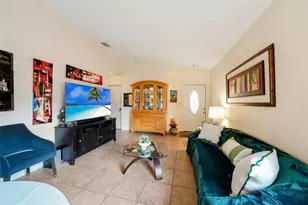 650 NW 78th Terrace, Pembroke Pines, FL 33024 - Photo 4