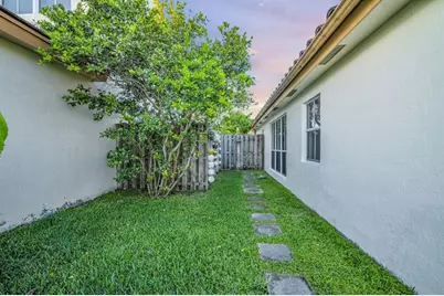 18510 NW 22nd St, Pembroke Pines, FL 33029 - Photo 16