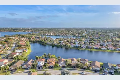 18510 NW 22nd St, Pembroke Pines, FL 33029 - Photo 40