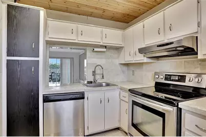 4311  Crystal Lake Dr, Unit #421, Deerfield Beach, FL 33064 - Photo 2