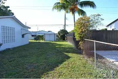 1700 NW 167th St, Miami Gardens, FL 33054 - Photo 20