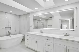 21392 Bridgeview Dr, Boca Raton, FL 33428 - Photo 8