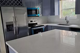 730 SW 67th Terrace, Pembroke Pines, FL 33023 - Photo 2