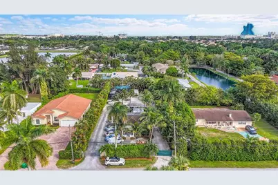 4860 SW 61st Ave, Davie, FL 33314 - Photo 40