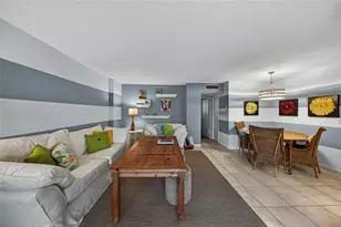 400 SE 10th St, Deerfield Beach, FL 33441 - Photo 6