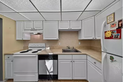 400 SE 10th St, Unit #211, Deerfield Beach, FL 33441 - Photo 22