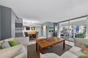 400 SE 10th St, Deerfield Beach, FL 33441 - Photo 8