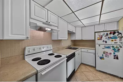 400 SE 10th St, Unit #211, Deerfield Beach, FL 33441 - Photo 18