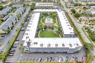 400 SE 10th St, Deerfield Beach, FL 33441 - Photo 2