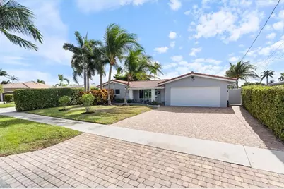 370 SE 3rd Ct, Pompano Beach, FL 33060 - Photo 2