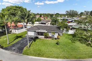 10215 NW 80th Dr, Tamarac, FL 33321 - Photo 2