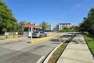 2860 Somerset Dr, Fort Lauderdale, FL 33311 - Photo 2