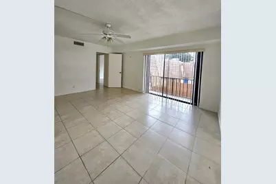 912  Springdale Cir, Unit #912, Palm Springs, FL 33461 - Photo 10