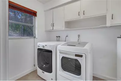 2031 NW 39th Ct, Oakland Park, FL 33309 - Photo 10