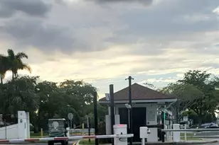 212 Lake Pointe Dr, Oakland Park, FL 33309 - Photo 18