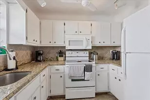 2160 NE 36th St, Lighthouse Point, FL 33064 - Photo 18