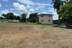 724 SW Ave B Ave, Belle Glade, FL 33430 - Photo 2