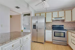 1217 S Lakes End Dr, Fort Pierce, FL 34982 - Photo 6