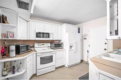 800 NE 195th St, Unit #601, Miami, FL 33179 - Photo 12